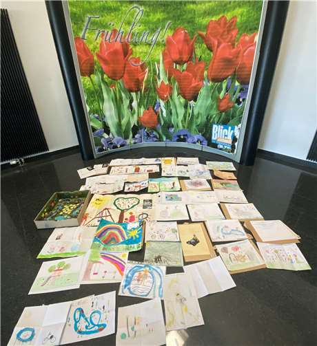 Im Sinziger Verlagsgebäude haben wir einmal alle Einsendungen ausgebreitet. Foto: privat