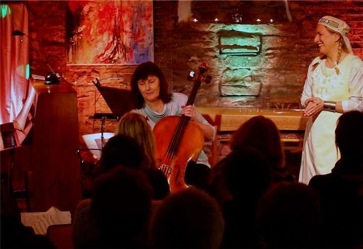 Im Sinziger Zehnthofgewölbe erklangen Klavier, Cello auch Monochord. privat