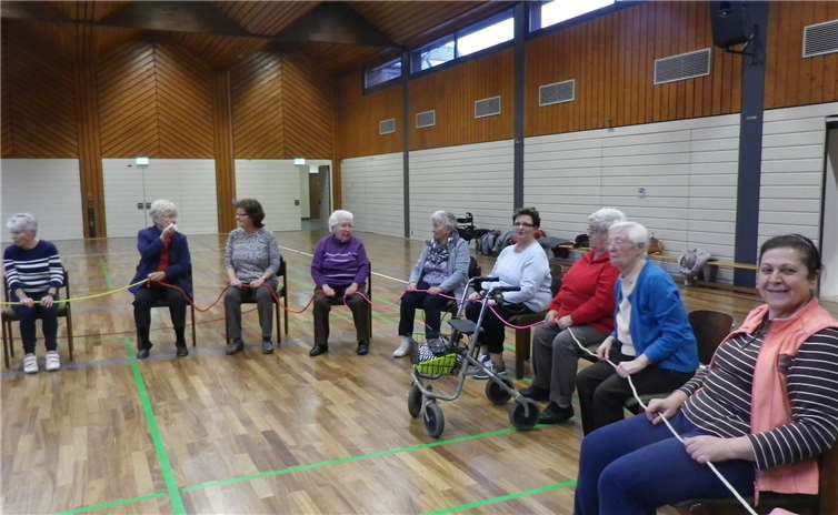 Im Sitzen wurde ein Tänzchen am Bande durchgeführt.privat