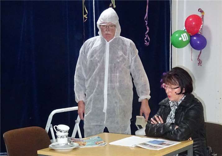 Im Sketch „Szenen einer Ehe“ (Peter Hoppe und Klaudia Felten) stand ein Baumarktbesuch im Mittelpunkt.