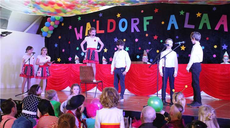 Begeisternde Kindersitzung der KG „Jeckige Globistere“ Waldorf Im Sketch von „Romeo und Julia“ zeigten diese Akteure schon viel schauspielerisches Talent.Foto: privat
