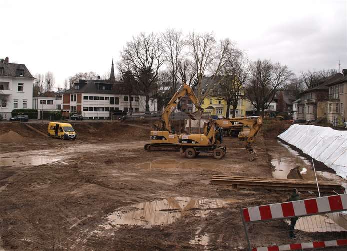 Im Sommer 2019 wird den Planungen zufolge die aktuelle Baugrube Geschichte sein und an ihrer Stelle ein lebendiger Platz das Zentrum der Anlage bilden.