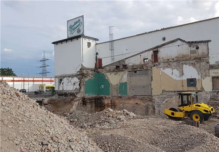 Im Sommer des Jahres 2020 wurden in Weißenthurm weitere Teile der ehemaligen Schultheis-Brauerei abgerissen. Diese ist zwischenzeitlich fast vollständig aus dem Ortsbild verschwunden. Foto: KH