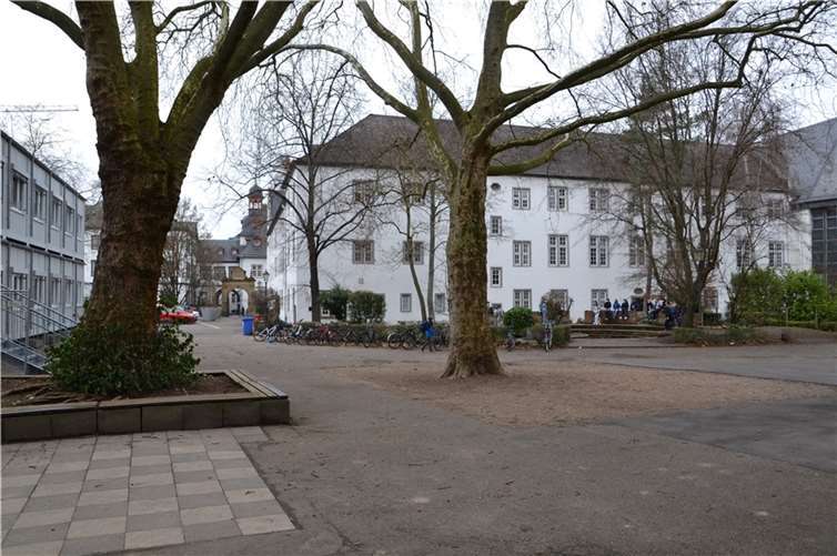 Schulhofsanierung des Görres-Gymnasiums gestartet  Im Sommer sollen neue Sport- und Spielflächen gebaut werden.