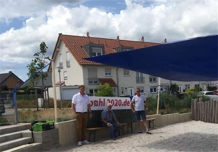 Im Sommer wurde das Sonnensegel bereits einmal probehalber aufgebaut. Foto: SPD-Fraktion im Stadtrat Meckenheim