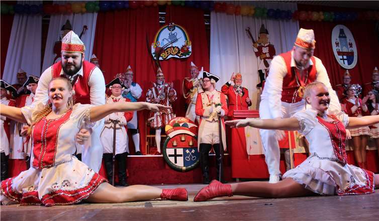 Im Spagat beendeten die beiden Mariechender Stadtsoldaten ihren Tanz.