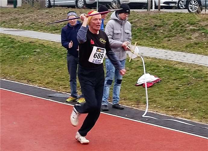 Im Speerwurf, der auf einer Außenanlage ausgetragen wurde, sicherte sich Wolfgang Kownatka seine erste Einzelmedaille.