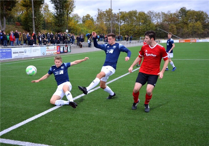 Im Spitzenspiel wurde um jeden Ball gekämpft.