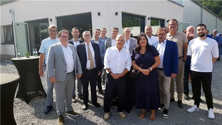 Im Sportpark Nettetal wurde die neue Tennishalle offiziell ihrer Zweckbestimmung übergeben.  Fotos: KH