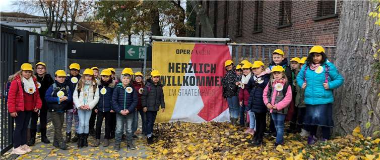 Im Staatenhaus in Köln-Deutz besuchten die Kinder eine Inszenierung der Oper Köln.privat
