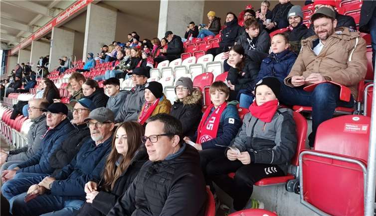 Jugend zu Gast beim Bundesligaspiel des FSV Mainz 05 Im Stadion hatte der Nachwuchs des 1. FC Germania Sankt Johann viel Freude. Fotos: 1. FC St. Johann