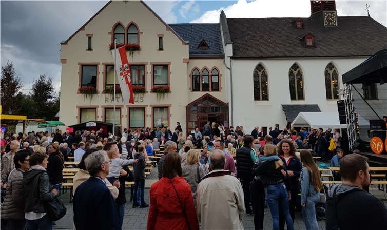 Im Stadtkern von Mülheim-Kärlich feierte die Bevölkerung mit dem Stadtfest den Zusammenschluss von Mülheim und Kärlich vor 50 Jahren.