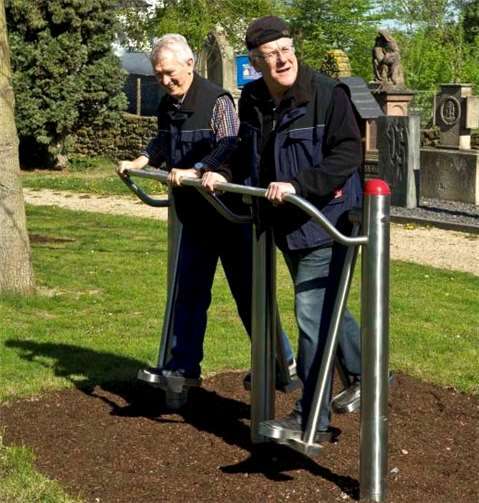 Im Stadtpark lädt zum Beispiel dieser Beintrainer zur Bewegung ein. Foto: privat