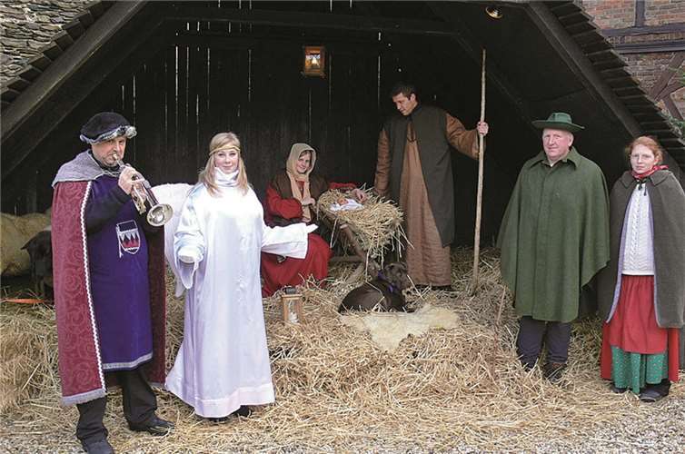 Im Stall von Bethlehem hatte Maria das Jesuskind in Windeln gewickelt und in eine Krippe gelegt.