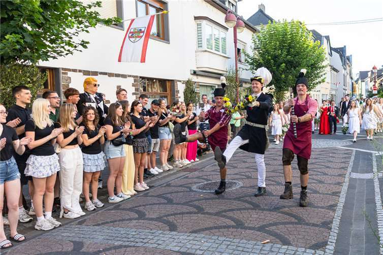 Im Stechschritt marsch. 