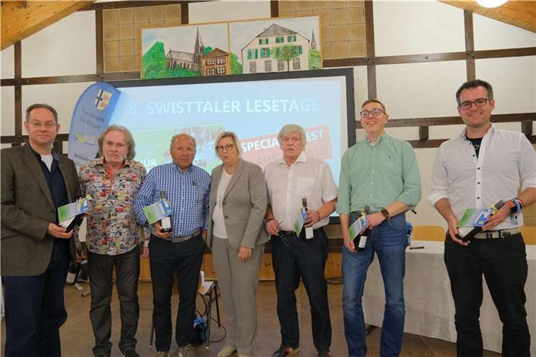 Im Straßfelder Dorfgemeinschaftshaus wurde das Buch „NürburgringAlbum 1960 - 1969“ vorgestellt. Foto: privat