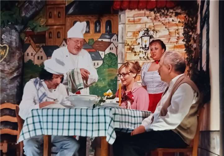 „Im Tal der Suppen“, 1983: Patrick Briel (v. l.), Hans-Hubert Decker, Sandra Schlagwein, Britta Mink und Uli Schäfer. Foto: Theatergruppe Westum