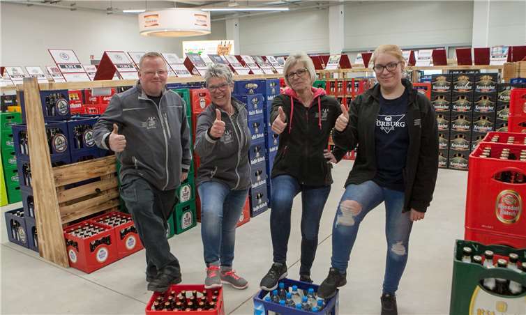 Im „Tankwirt-Getränkemarkt“ im Bad Neuenahr-Ahrweiler steht eine umfangreiche Palette an Durstlöschern zur Verfügung, die bei Bedarf auch direkt in den Kofferraum eingeladen werden.-Jost-