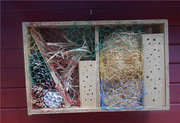 Im Team-Work wurde das Insektenhotel aus den verschiedensten Materialien von den Kindern hergestellt.privat