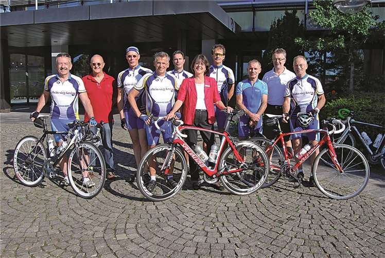 Im Trikot des Rhein-Sieg-Kreises in die Pedale getreten – die Radsportgruppe der Kreis-Betriebssportgemeinschaft war on Tour. privat