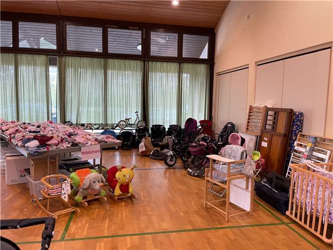 Im Vorfeld hatten sich rund 100 Verkäufer mit über 10.000 Artikeln angemeldet. Fotos: privat