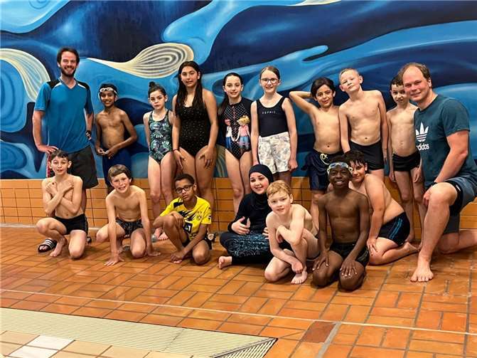 Im Wachtberger Hallenbad konnten die Schüler ihre Schwimmleistungen verbessern.  Fotos: Gemeinde Wachtberg