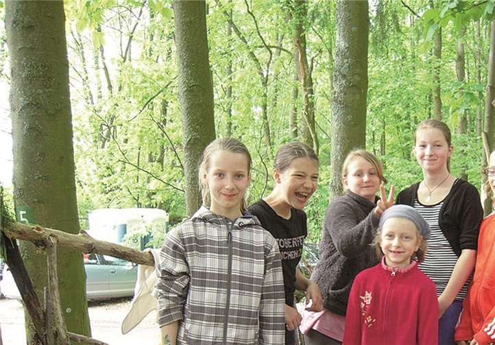 Im Wald brauchen die Kids weder Handy noch Notebook. Hier gibt es genug zu entdecken.