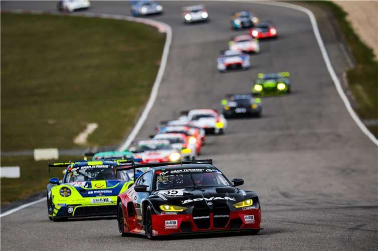 Mit Vollgas in das zweite Saisondrittel – NLS4 wird ein Fest für die ganze Familie! Im Walkenhorst BMW M4 GT3 starten Niklas Kürtten, Dylan Pereira und Thomas Neubauer. Foto: Jan Brucke/VLN