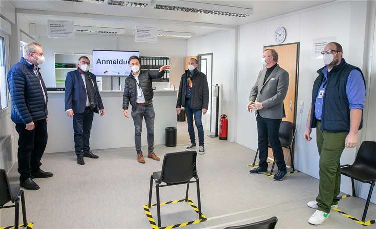 Im Wartebereich warten die Impfwilligen auf ihren Aufruf.