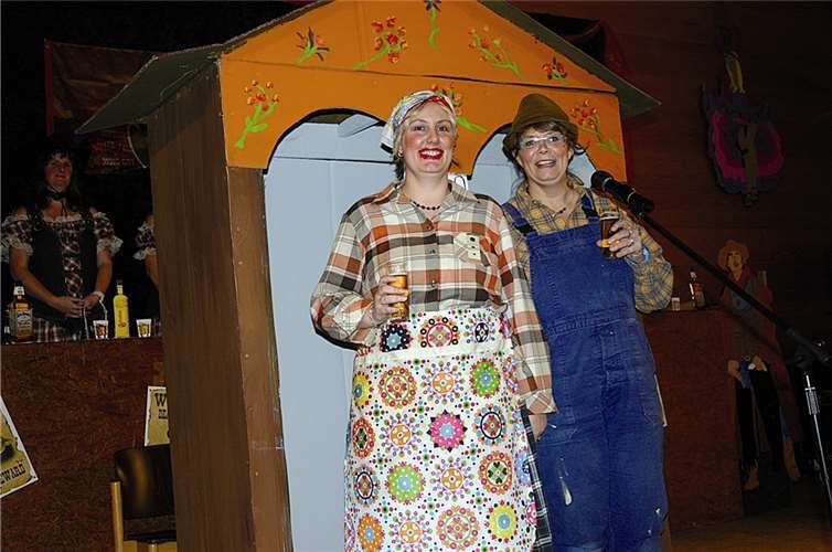 Im Wetterhäuschen machten Tanja Nikolay und Jutta Kulmus eine gute Figur.