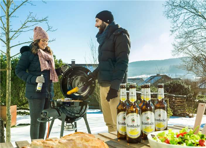 Im Winter grillen ist super und noch mehr Spaß würde es machen mit einem neuen Grill - dem Gas-Kugelgrill „Kensignton 480 G“. Krombacher