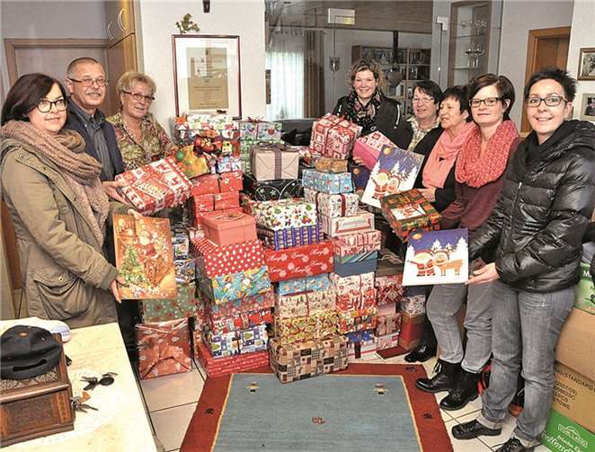 Im Wohnhaus des Beller „Allroundmannes“ stapeln sich die Geschenkkartons. BS