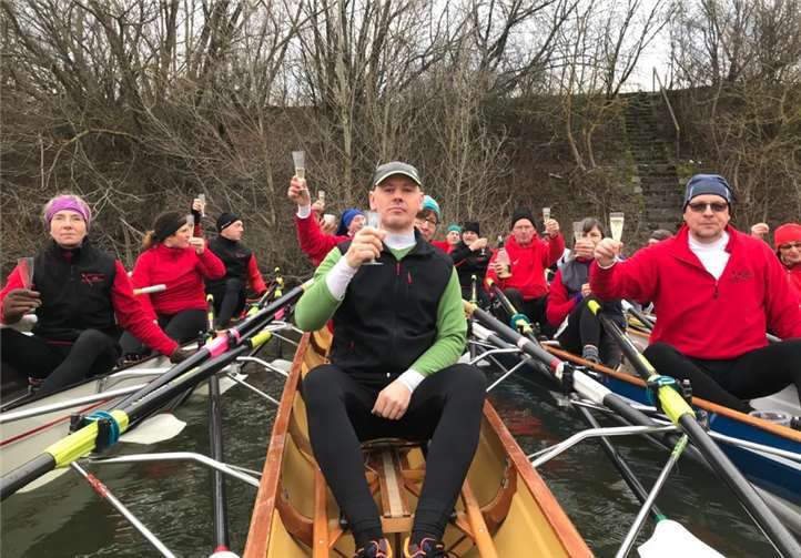 Im Yachthafen wurde auf den Jahreswechsel angestoßen. Foto: privat