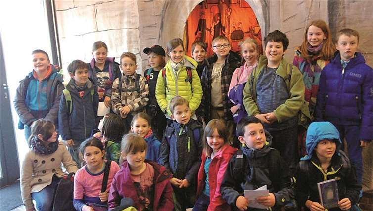 Im Zeller Ostergarten erlebten Kommunionkinder und Kathechetinnen die Passionsgeschichte. privat