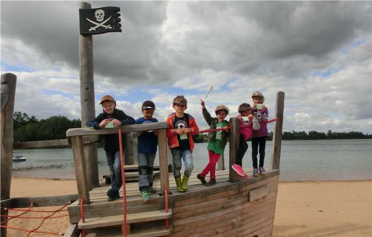 Im Zülpicher Seepark erlebten die Vorschulkinder unter anderem Abenteuer auf einem Piratenschiff. privat