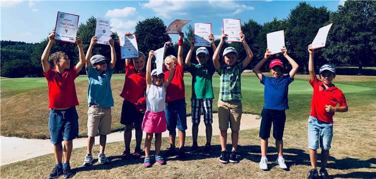 Im Zuge des Bambini Camps erwarben 10 Bambinis ihre Golfabzeichen in Silber oder Gold.