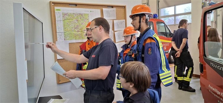 Im Zuge des Berufsfeuerwehrtag wurden die Teilnehmenden zu 13 unterschiedlichen Einsätzen in den Ortsgemeinden gerufen.