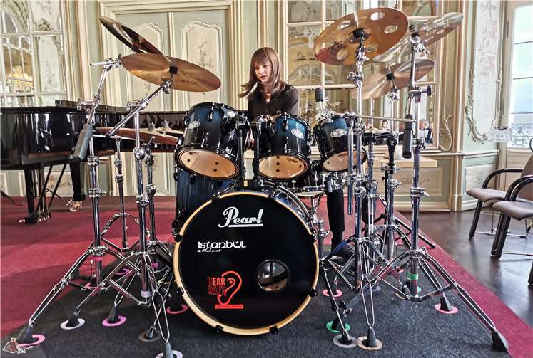 Im besonderen Ambiente des Engerser Schlosses beeindruckte Carina Zimmerts Leistung ganz besonders.