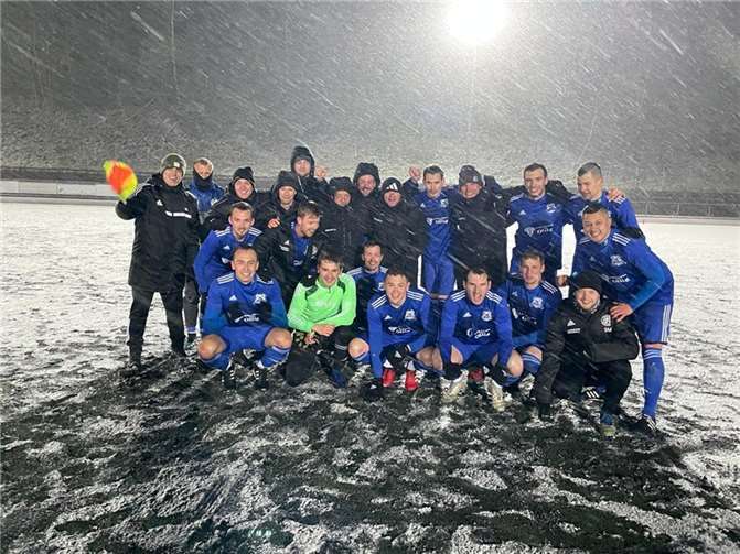 Im dichten Schneetreiben durften sich die Spieler der SG Maifeld-Elztal über drei wichtige Punkte freuen.  Foto: SK