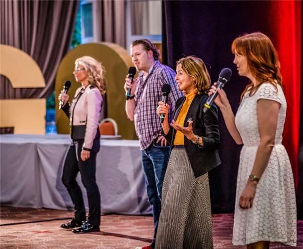 Im direkten Duell setzte sich die Buchautorin (zweite von rechts) gegen Ihre Mitbewerber durch. Foto: Dominik Pfau