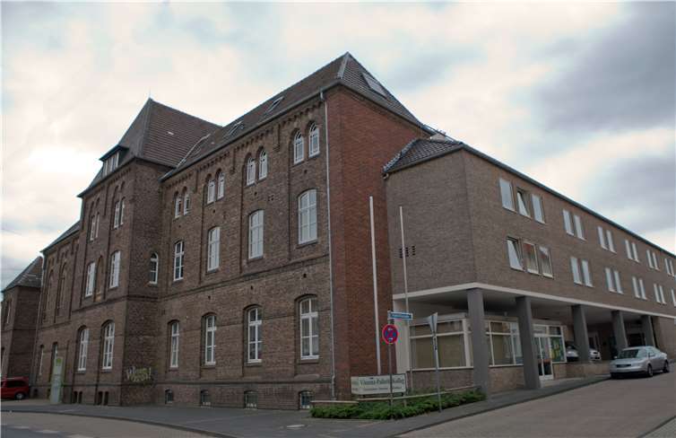 Im ehemaligen Konventsgebäude der Pallottiner in Rheinbach sollen Studentenwohnungen und Seniorenwohnungen entstehen.Fotos: JOST