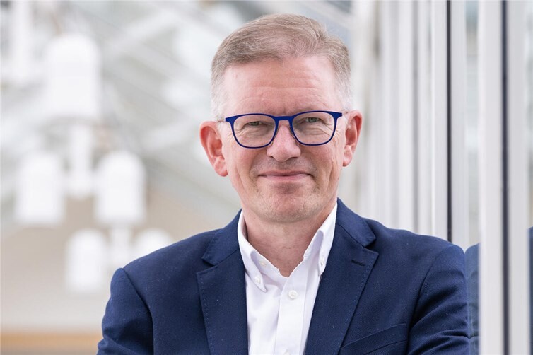 Im evm Energietreff stehen die Fragen der Teilnehmenden im Vordergrund. In kleiner Runde können aktuelle Energiethemen direkt mit evm-Sprecher Marcelo Peerenboom besprochen werden.