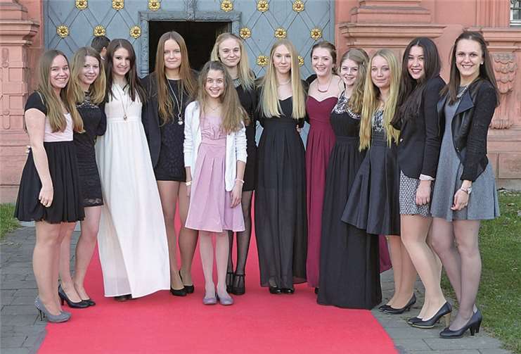 Im feierlichen Ambiente des kurfürstlichen Schlosses konnten die Vettelschosser Blue Flames nach dem Gewinn der Deutschen Meisterschaft im vergangenen Jahr nun die Bronzene Nadel des Landessportbunds entgegen nehmen. privat