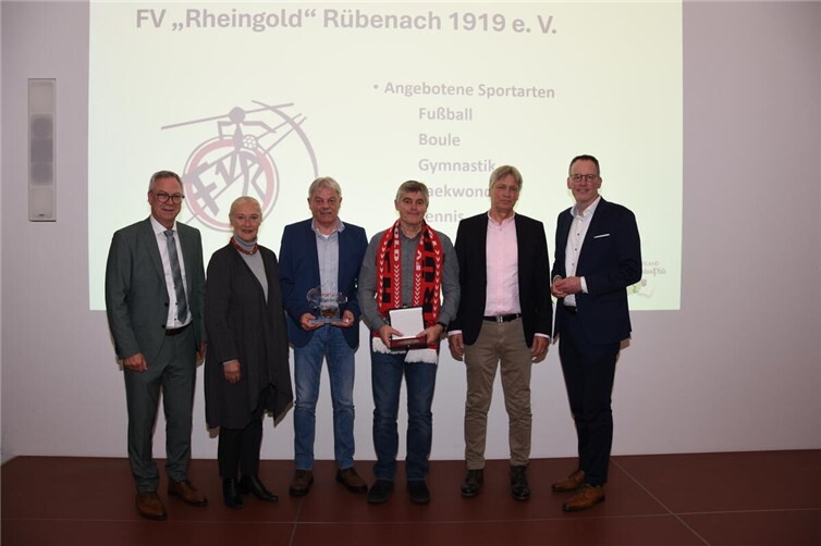 Im feierlichen Rahmen der Verleihung im Landesmuseum Mainz überreichte Sportminister Michael Ebling die Sportplakette des Bundespräsidenten sowie die Sport-Obelisken an ausgewählte Vereine und Persönlichkeiten. Foto: Landessportbund Rheinland-Pfalz e. V. (LSB) / Michael Heinze