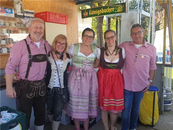 Im feschen Dirndl und strammer Lederhose kam garantiert bajuwarische Stimmung auf.