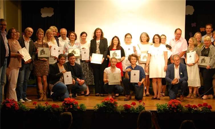 Im festlichen Rahmen wurden die Auszeichnungen an die Schulen überreicht.Rhein-Sieg-Kreis