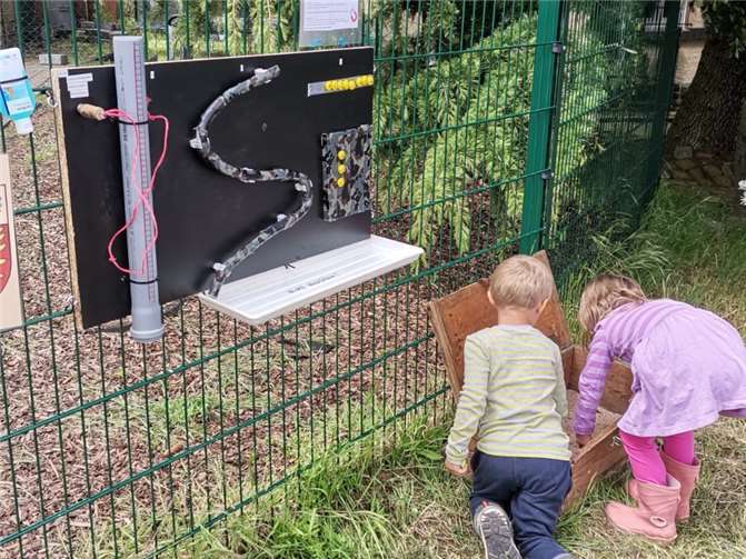 Im ganzen Dorf waren neun Stationen verteilt.Fotos: privat