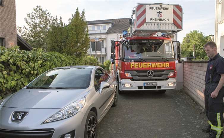 Im ganzen Stadtgebiet von Rheinbach suchte die Feuerwehr nach Engstellen, an denen ein Feuerwehrfahrzeug im Einsatzfall nicht mehr durchkommt. JOST