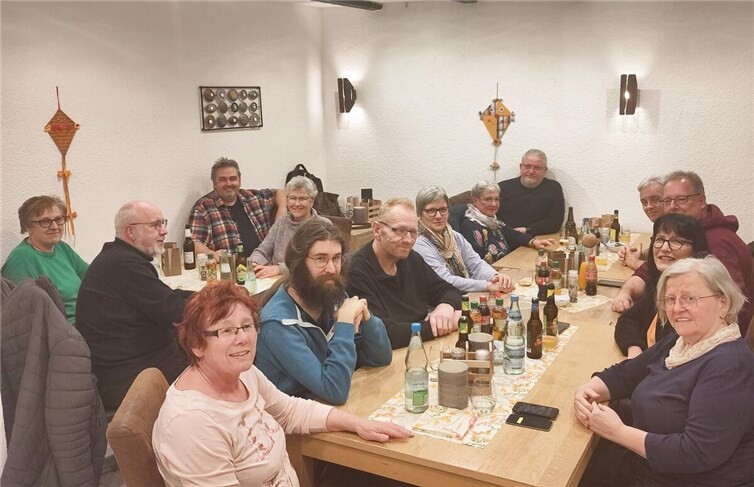 Im gemütlichen Rahmen eines „Heringessens“ diskutierten Mitglieder, Neumitglieder und Gäste nicht nur über die Stadtpolitik, sondern auch über die angespannte gesellschaftliche Lage, Spaltungstendenzen und die anstehenden Landtagswahlen. 