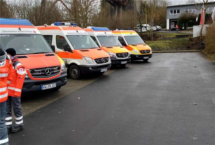 Im gesamten oberen Westerwald war es zu einem flächendeckenden Stromausfall gekommen. Sechs Helfer trafen sich an der Unterkunft und beluden die Fahrzeuge mit Notstromaggregat, einer mobilen Zeltheizung sowie Feldbetten und Getränken. Fotos: privat